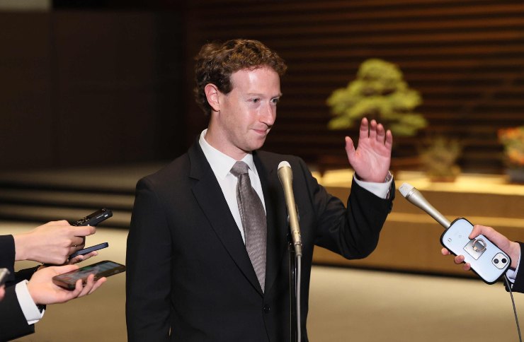 mark Zuckerberg saluto