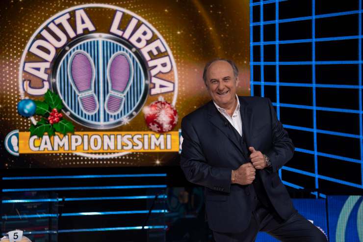 Gerry Scotti caduta libera